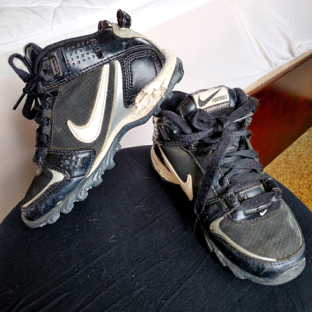 Kids football cleats